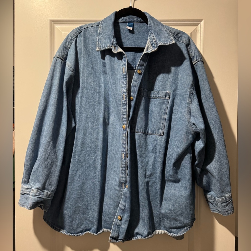 Old Navy Oversized Boyfriend Button-Down Jean Shirt - Picture 3 of 4